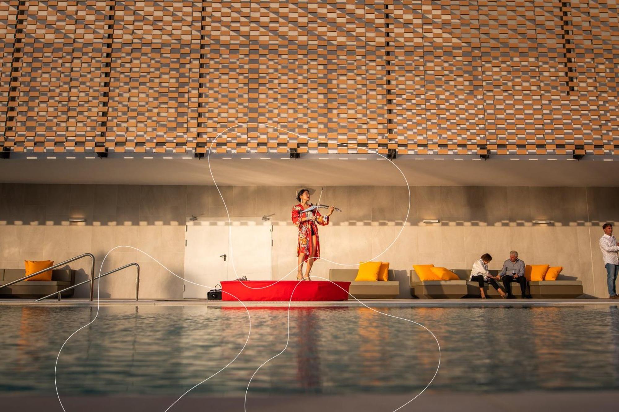 Mara's Higueron West: Spacious Terrace & Sun-soaked Garden Huoneisto