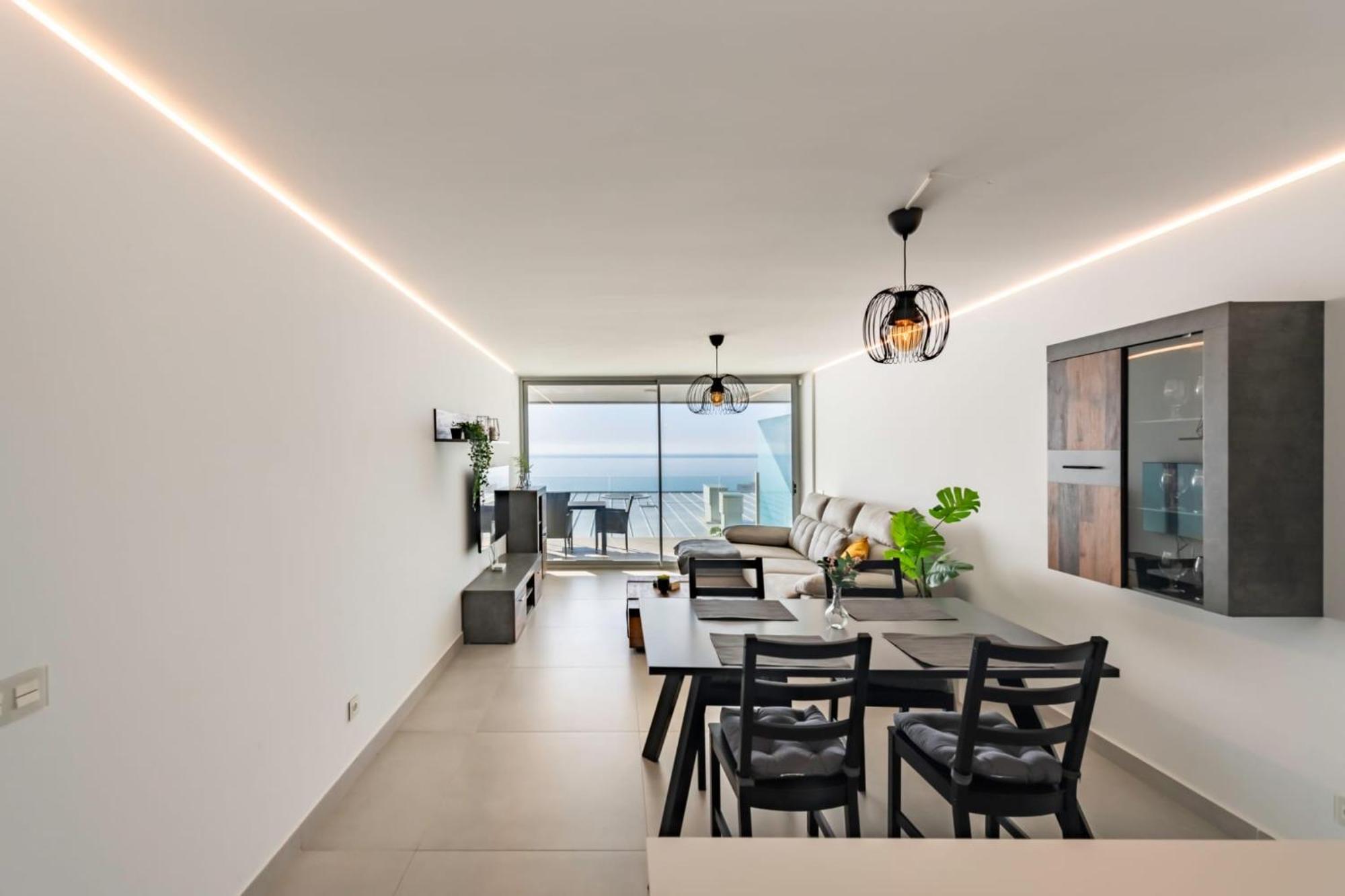 Huoneisto Serene Seaview Retreat In Higueron: 2br Oasis Fuengirola