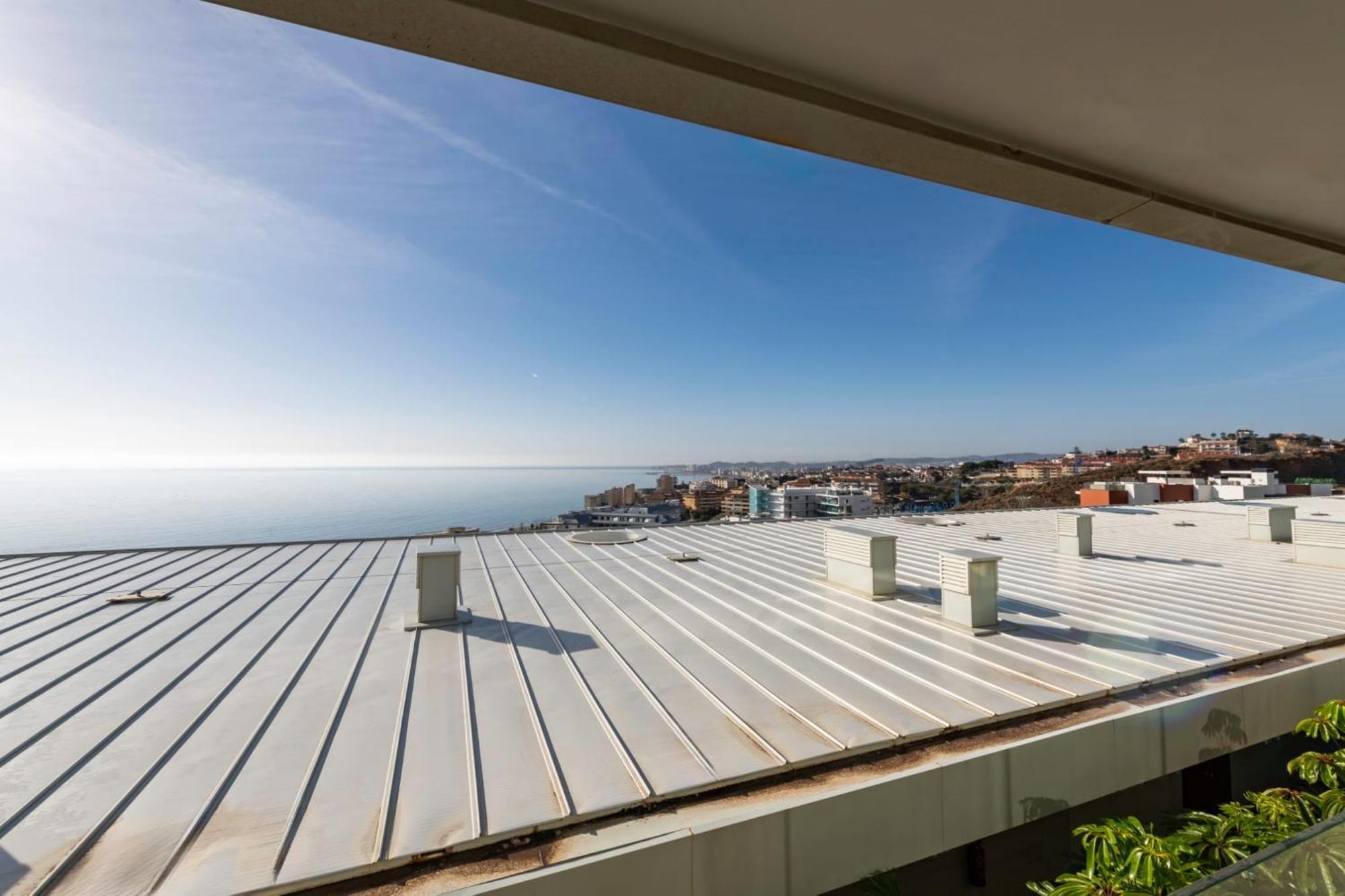 Serene Seaview Retreat In Higueron: 2br Oasis Huoneisto