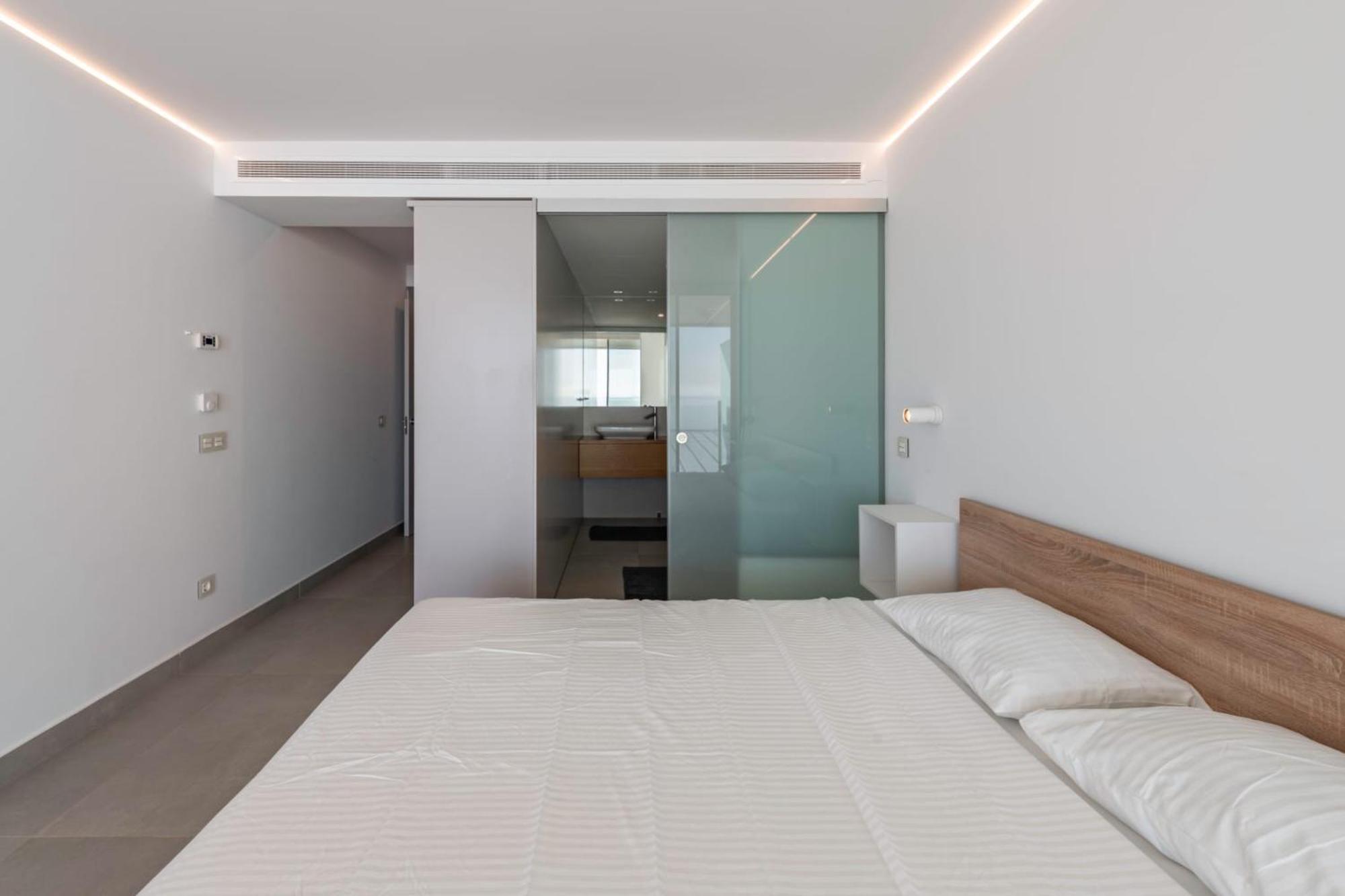 Huoneisto Serene Seaview Retreat In Higueron: 2br Oasis Fuengirola