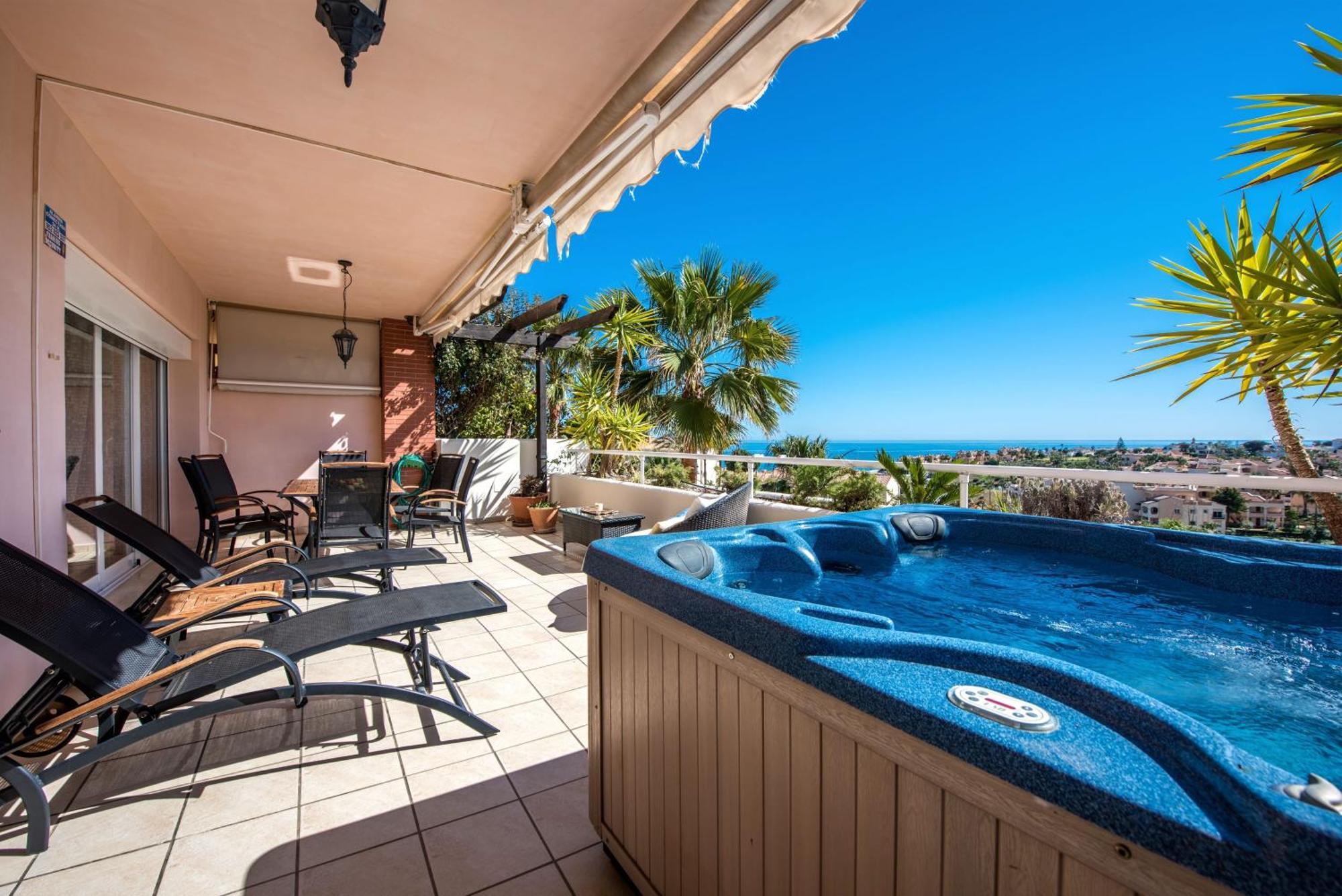Malibu Jacuzzi Penthouse By Costarentals - Ref 242 * Fuengirola