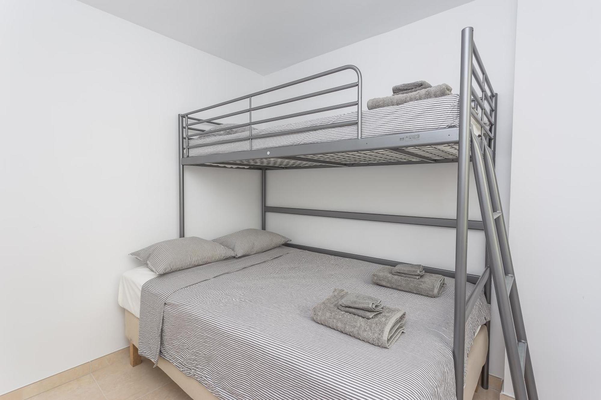 3br Centre - Apartment *