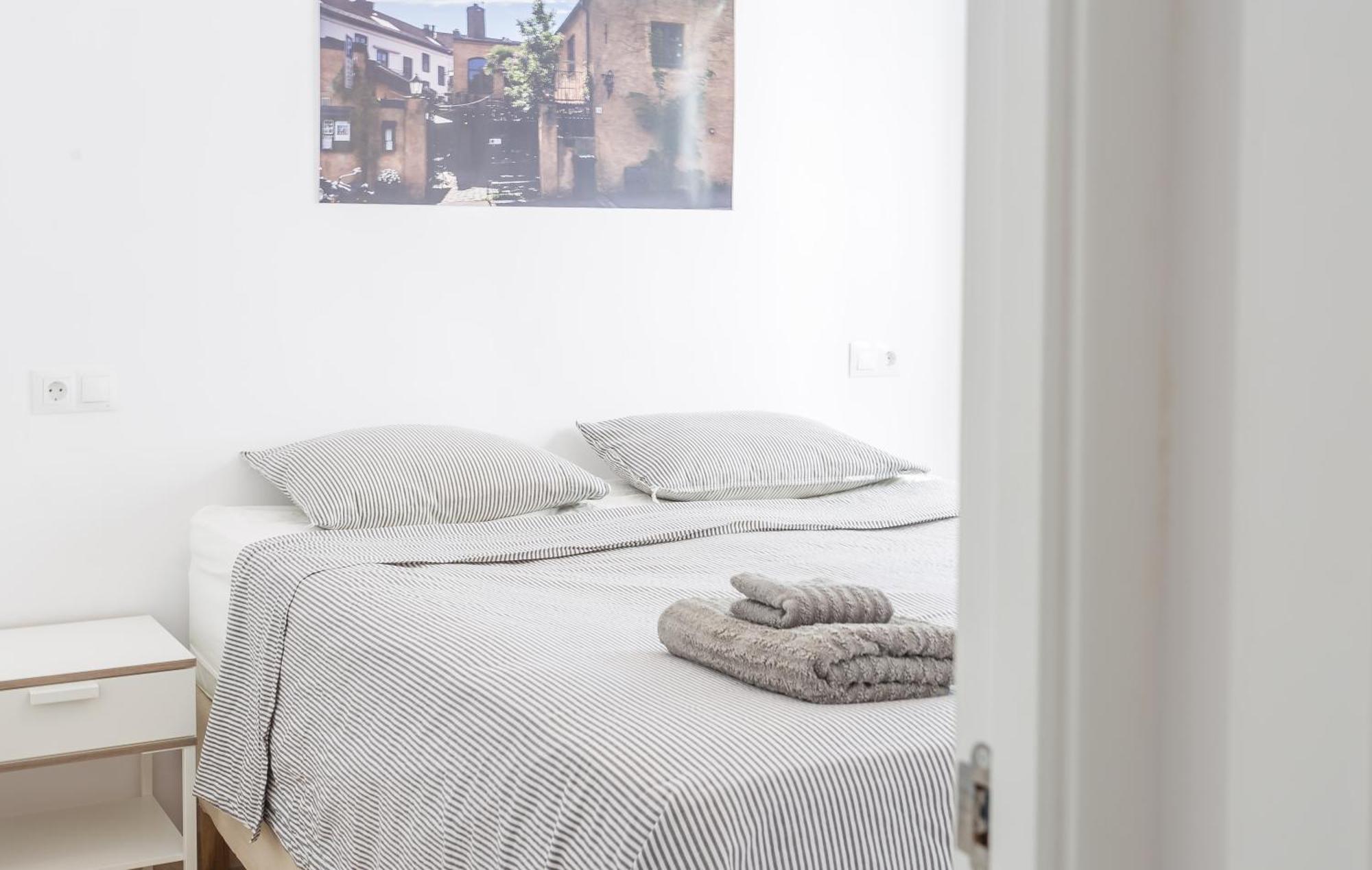 3br Centre - *