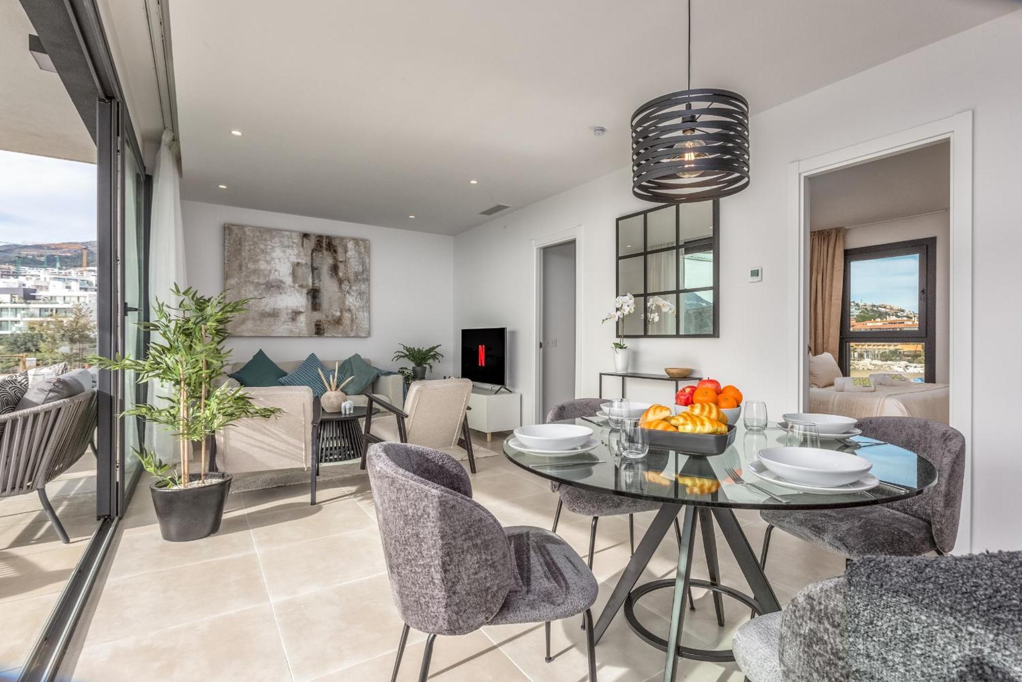 Vivi Homes - Carma Pool, Terrace, Garden & Apartment