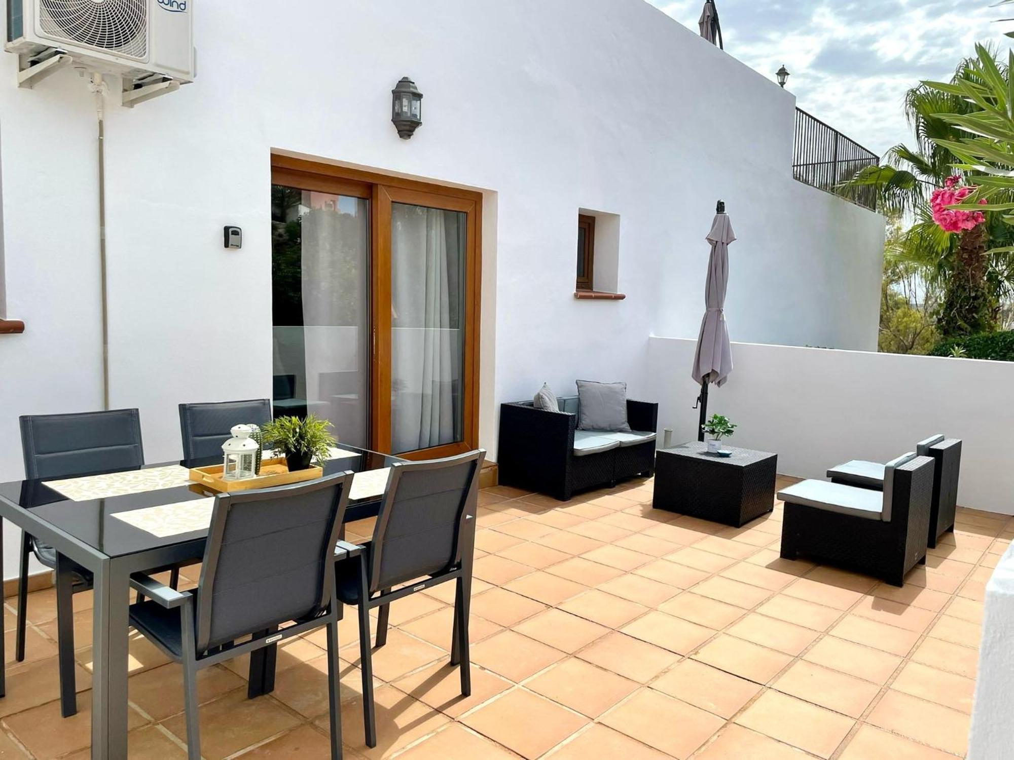 Apartament Pool & Parking Apartment