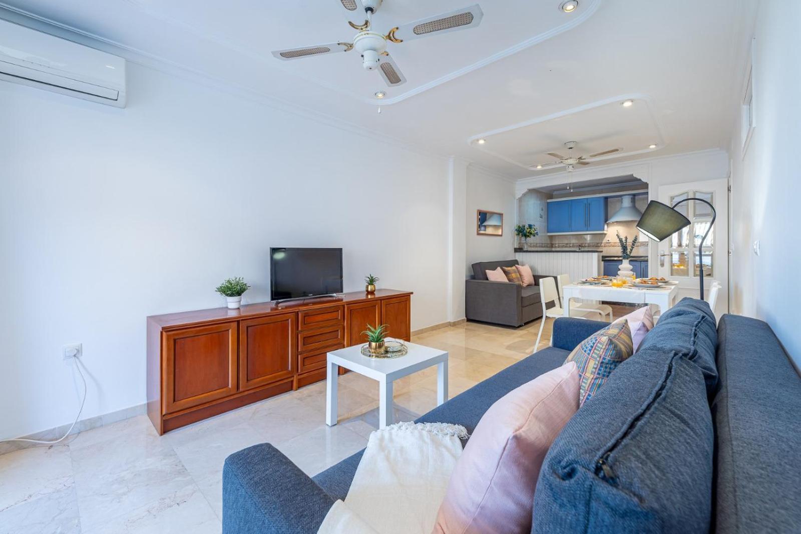 Apartment 797 Rentals- Renovado Piso En El Paseo Maritimo