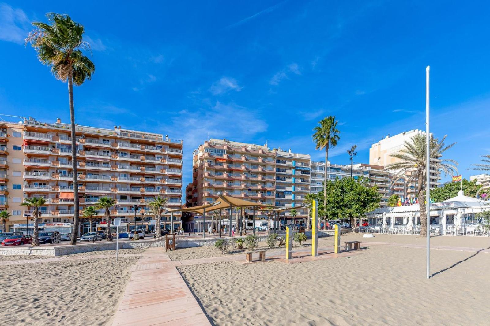 797 Rentals- Renovado Piso En El Paseo Maritimo *