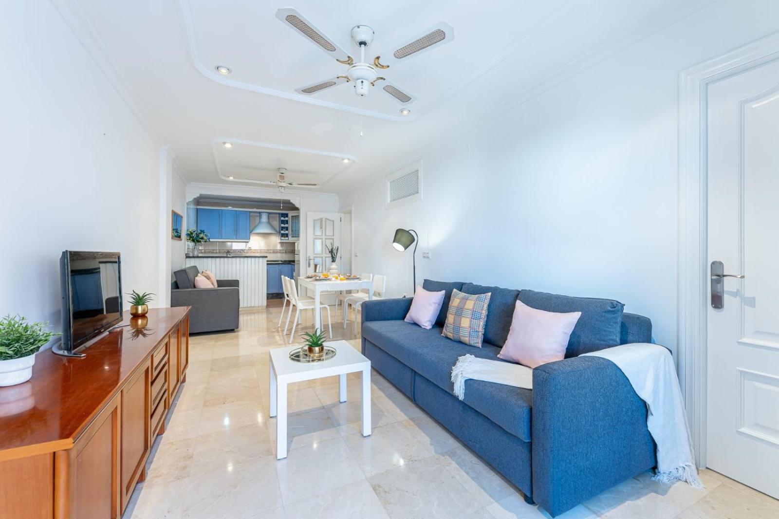 797 Rentals- Renovado Piso En El Paseo Maritimo *