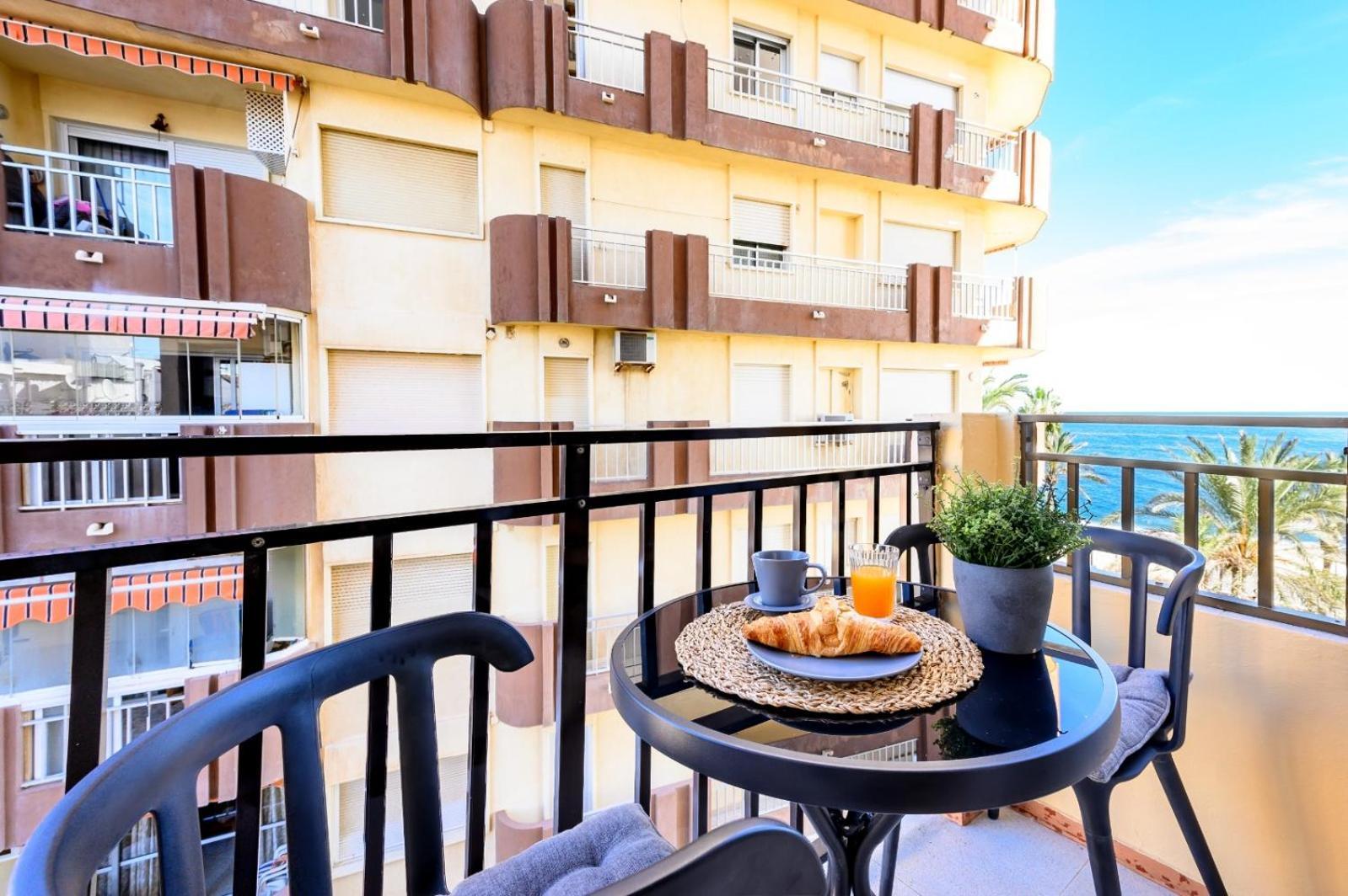 El Yate In Front Of The Sea By 10tosea Apartment Fuengirola