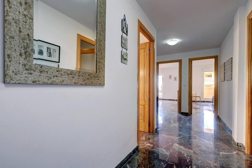 Spacious 2 Bedroom With Sea View! Huoneisto