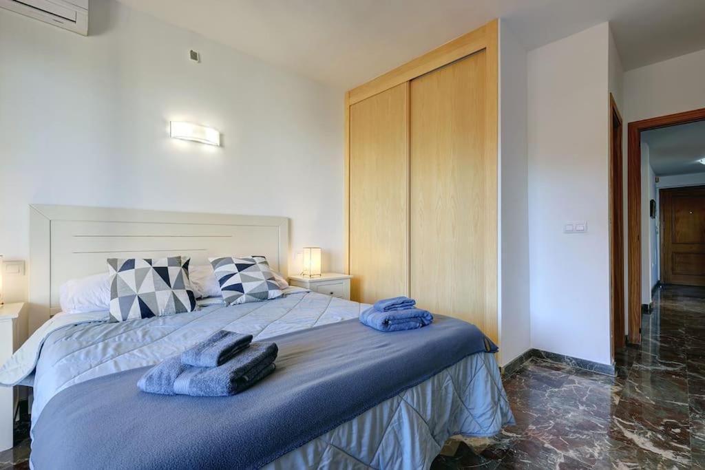 Spacious 2 Bedroom With Sea View! Huoneisto Fuengirola