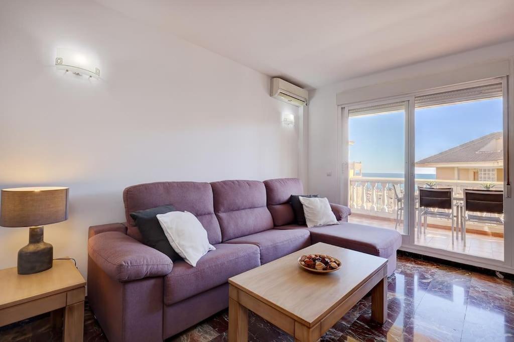 Spacious 2 Bedroom With Sea View! Huoneisto