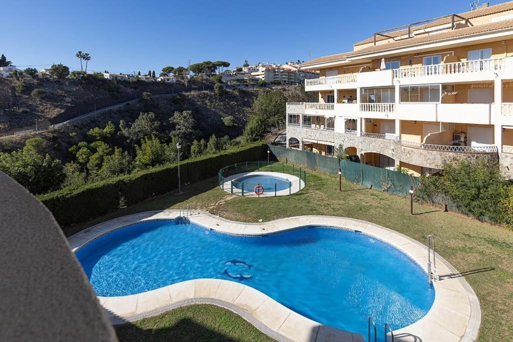 Huoneisto Spacious 2 Bedroom With Sea View!