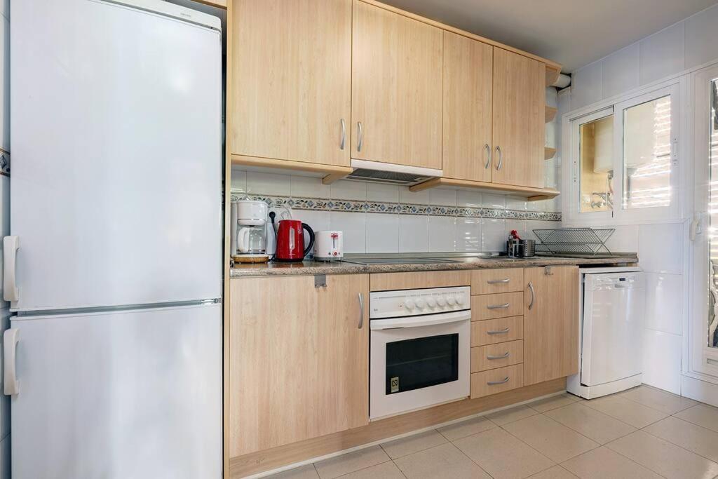 Spacious 2 Bedroom With Sea View! Huoneisto Fuengirola