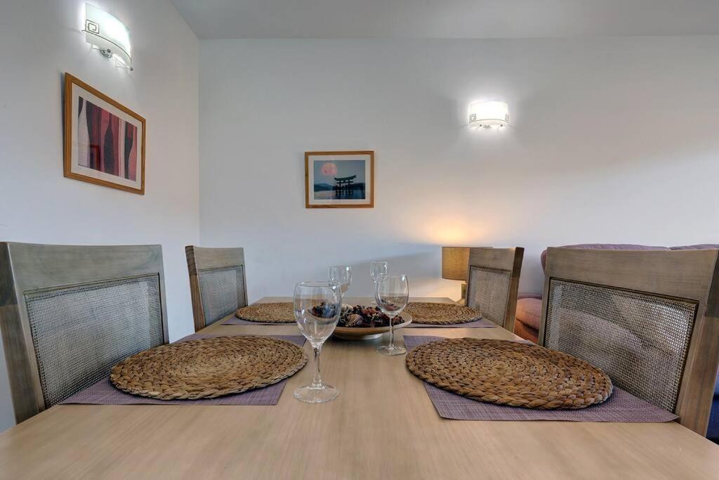 Spacious 2 Bedroom With Sea View! *