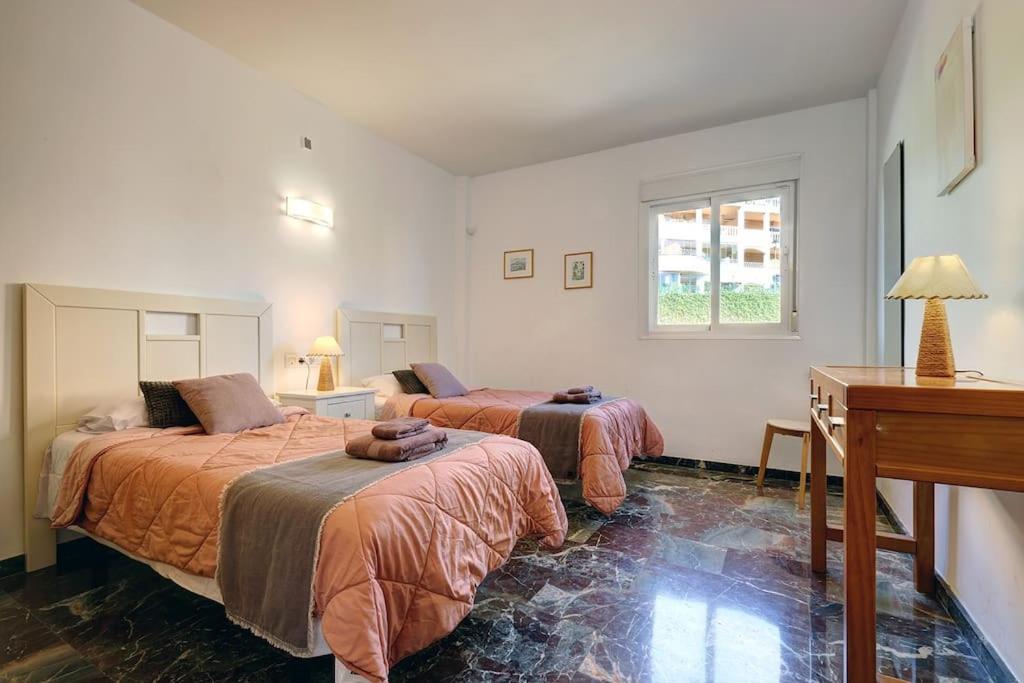 Spacious 2 Bedroom With Sea View! *