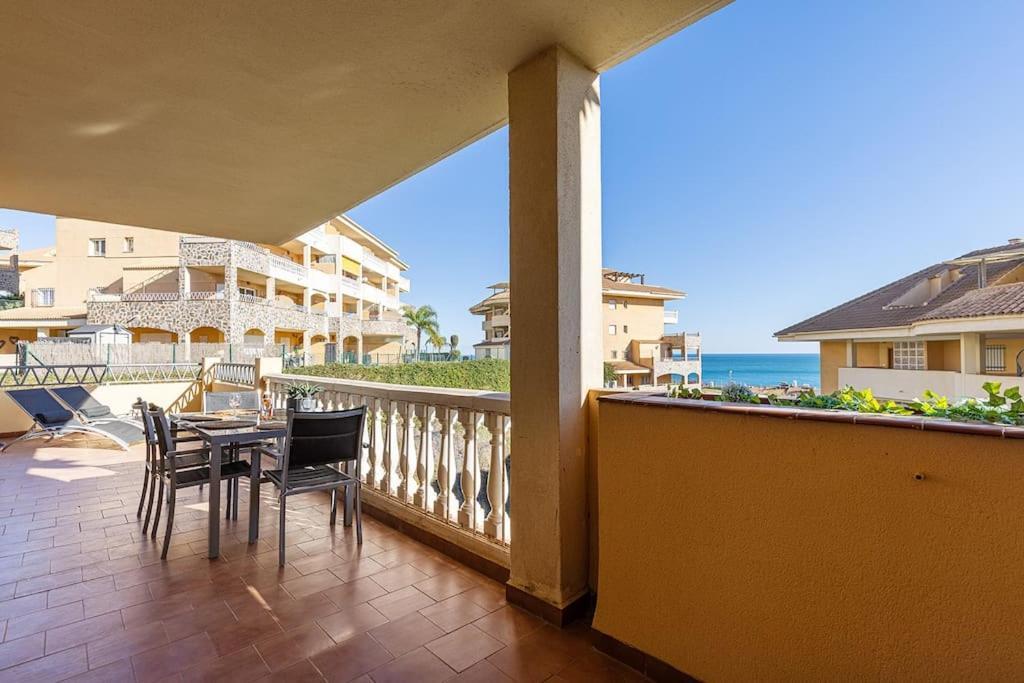 Spacious 2 Bedroom With Sea View!