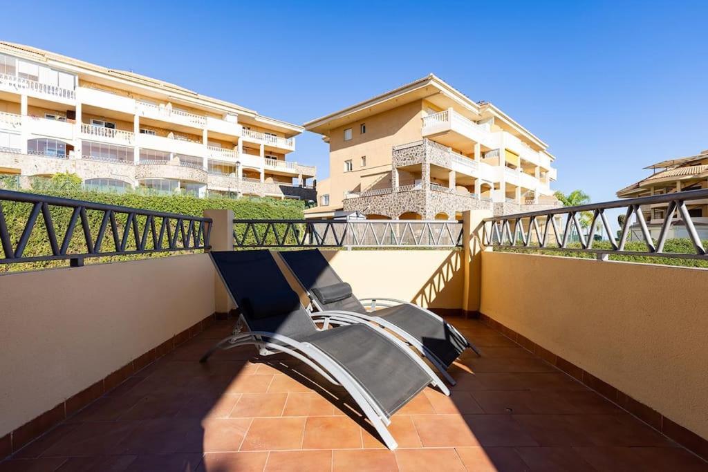 Spacious 2 Bedroom With Sea View! Huoneisto