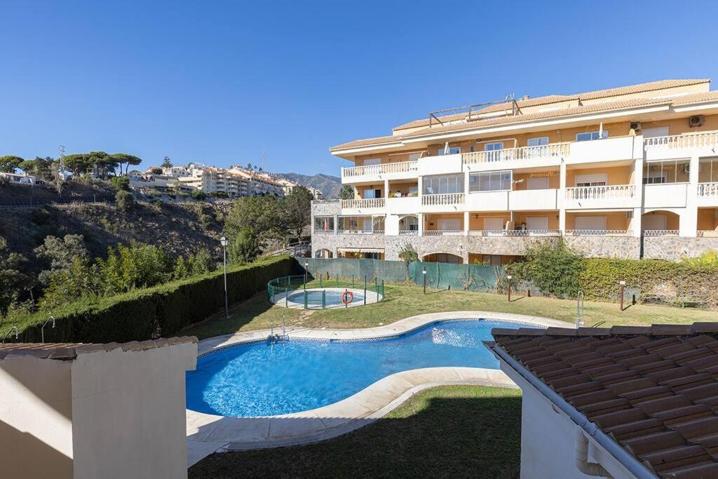 Huoneisto Spacious 2 Bedroom With Sea View! *