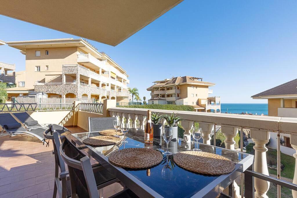 Spacious 2 Bedroom With Sea View! Huoneisto Fuengirola