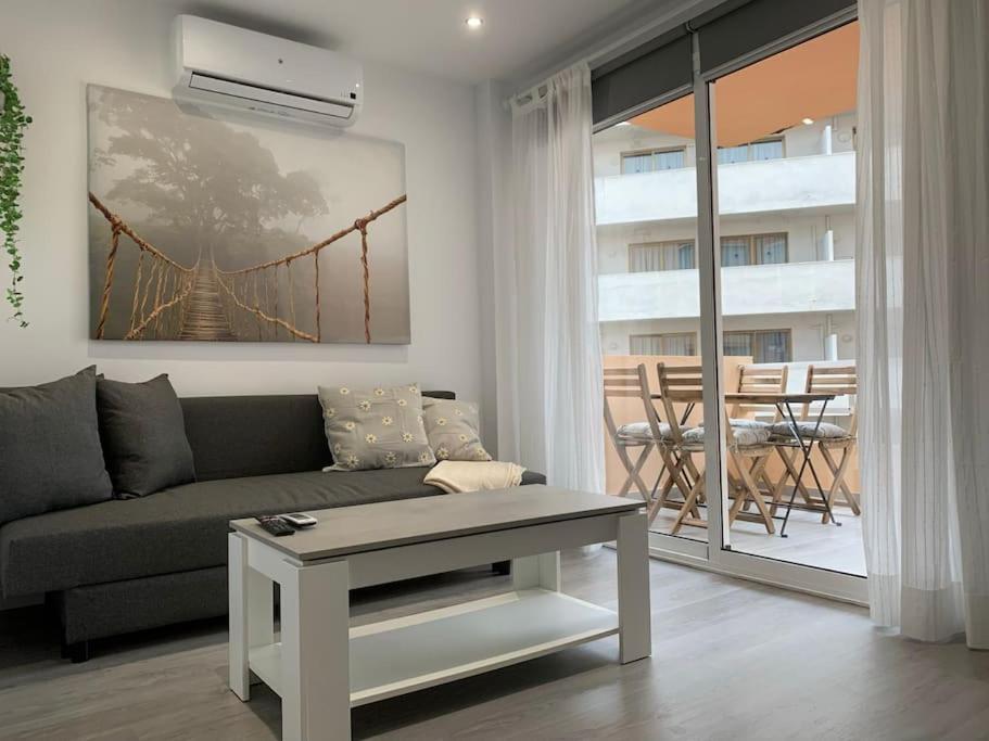 Con Encanto Y Piscina Apartment *
