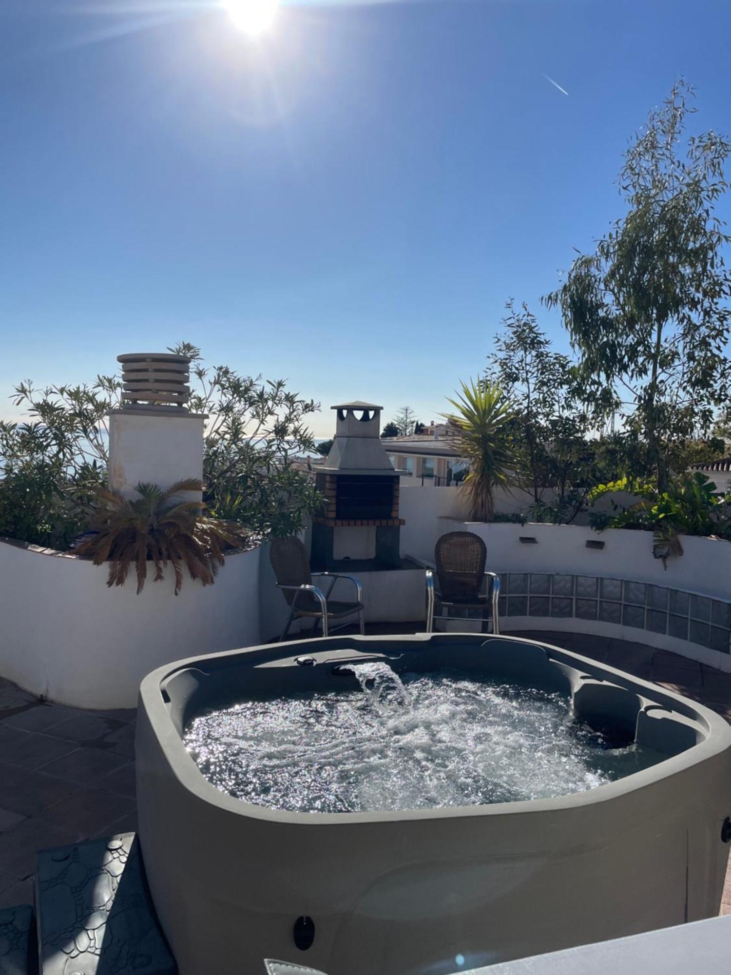 Penthouse With Private Roof Terrace And Jacuzzi