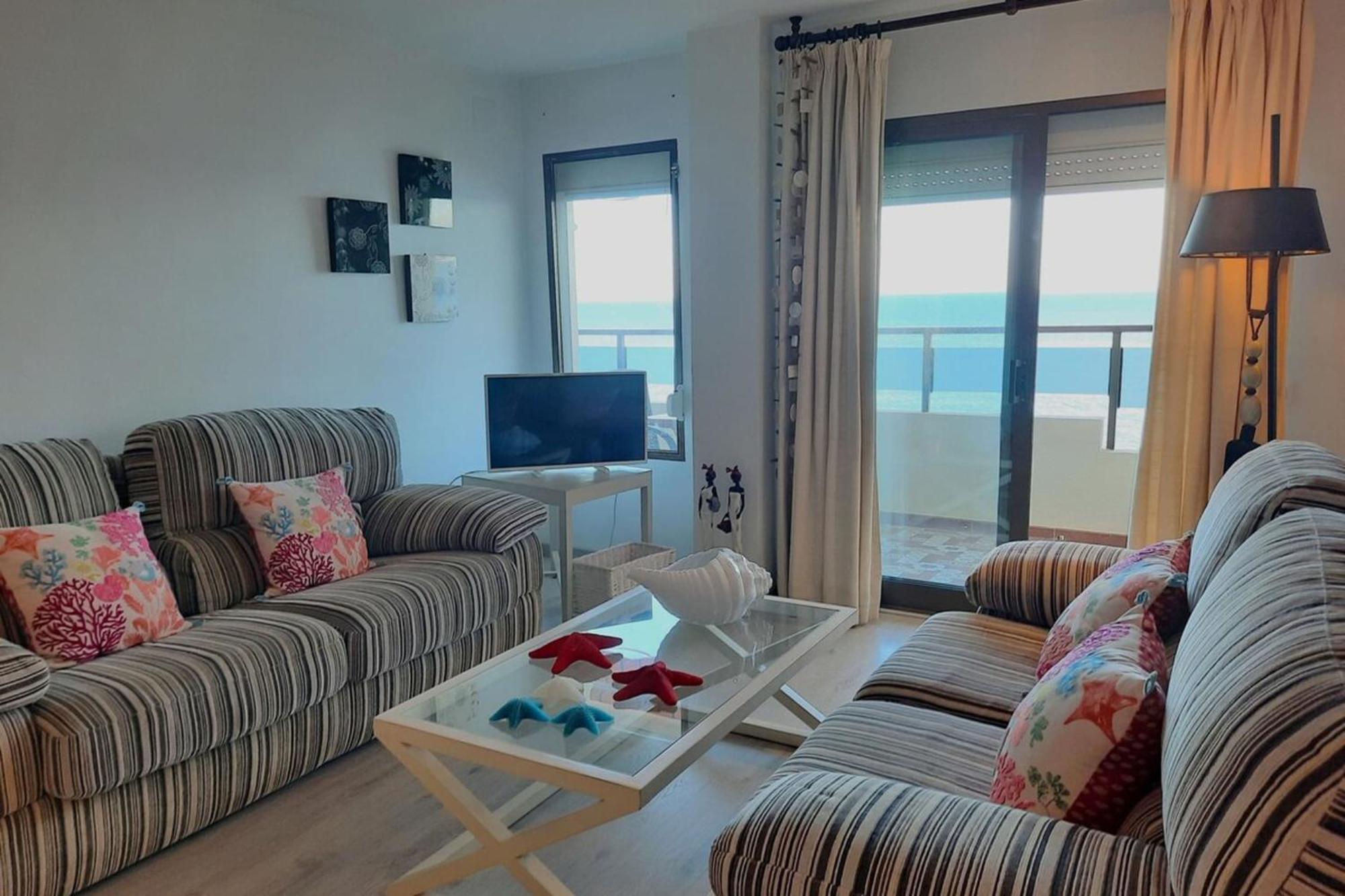Paseo Del Rey - 2 Bedrooms Oceanfront Apartamento Fuengirola