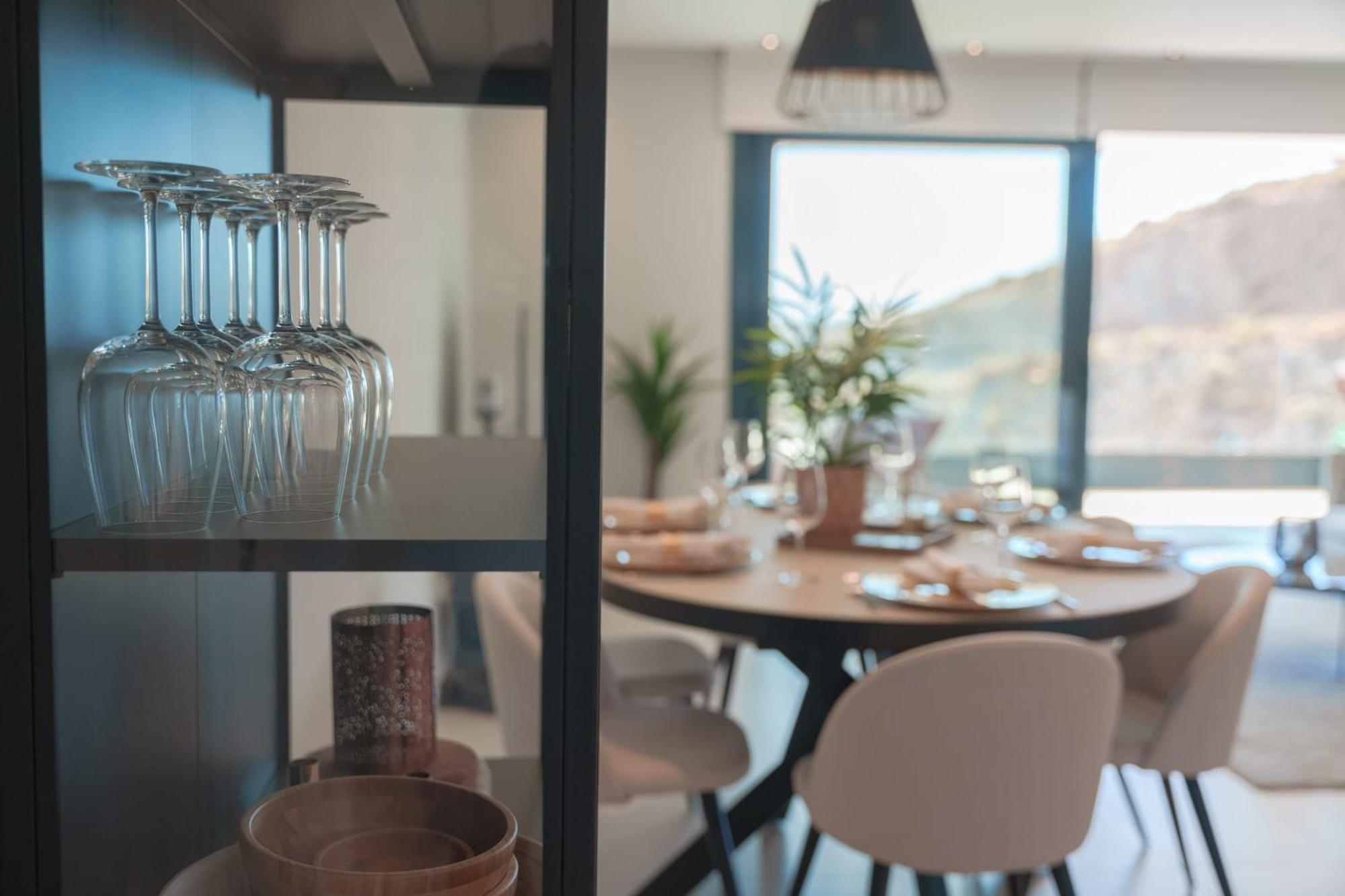 Huoneisto Stunning Modern In Middel Views Higueron *