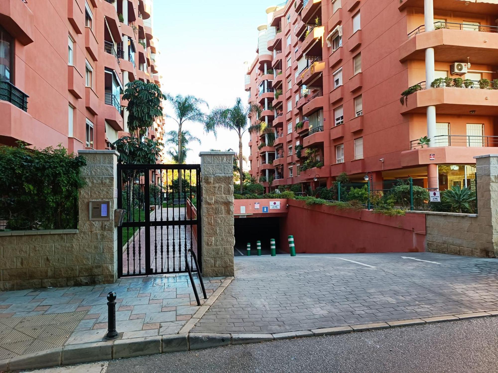 Apartment Gua - 4 Dorm, 8 Pers, Piscinas, Jardines, Parking, Playa *