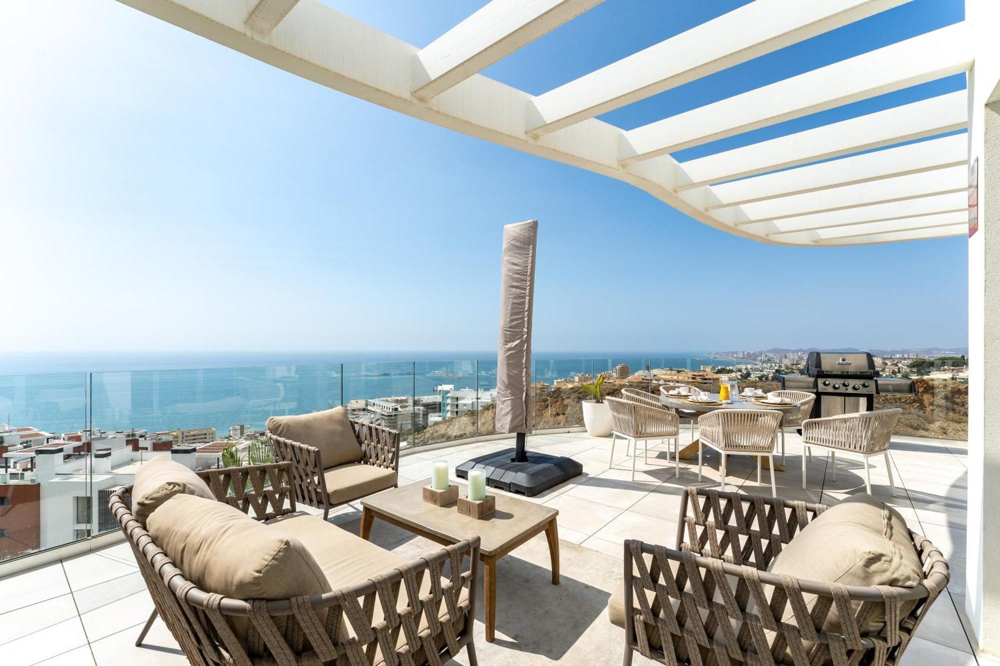 Luxury Penthouse With Rooftop Apartment