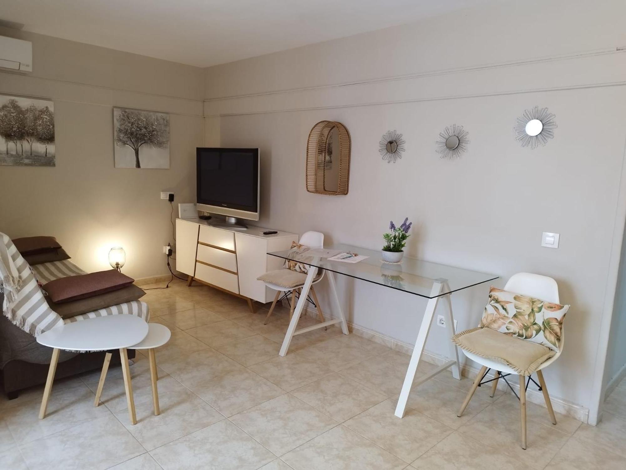 Palmeras, 893 Apartment *