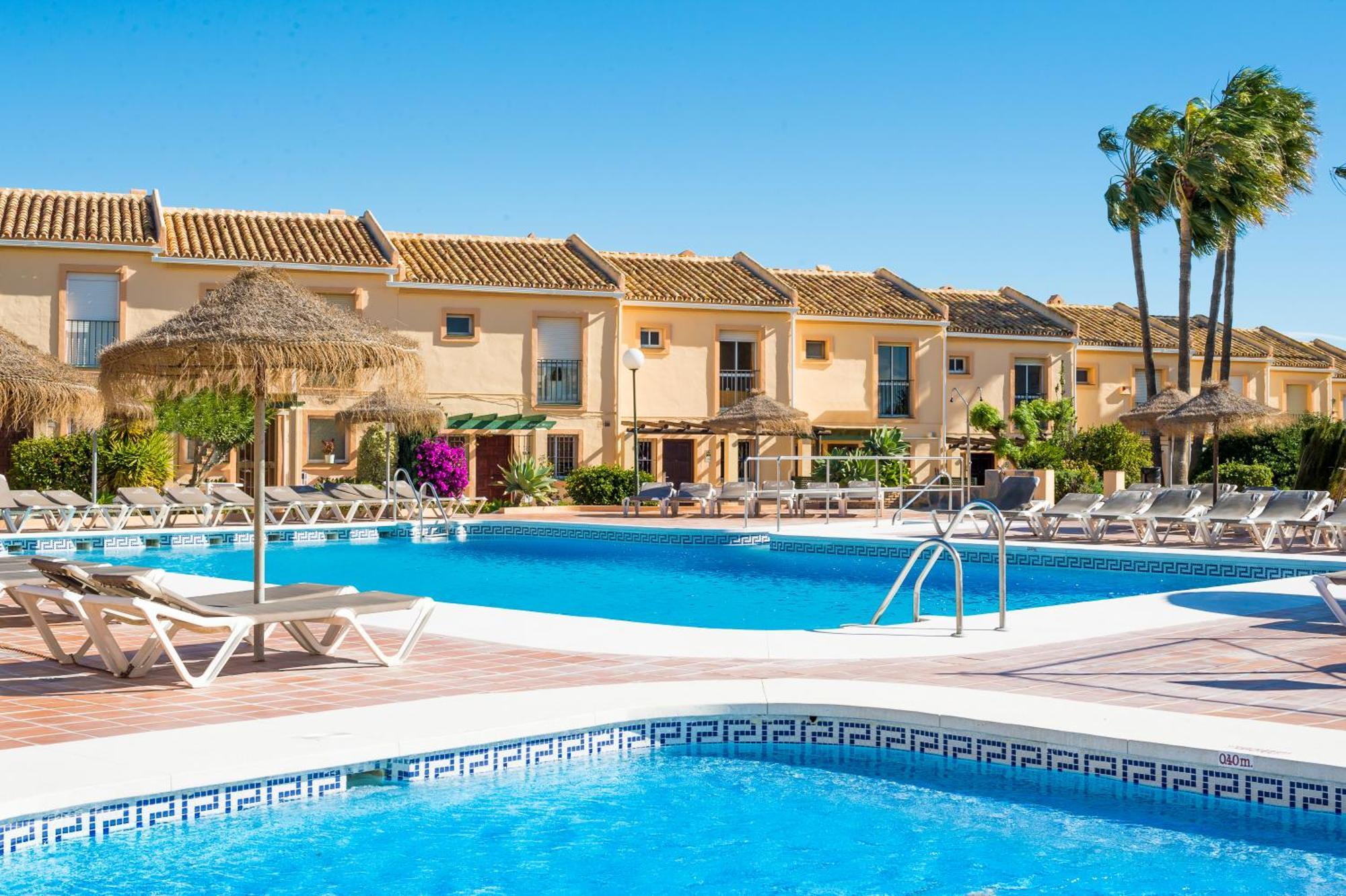 Aparthotel Ramada & By Wyndham Costa Del Sol 3*