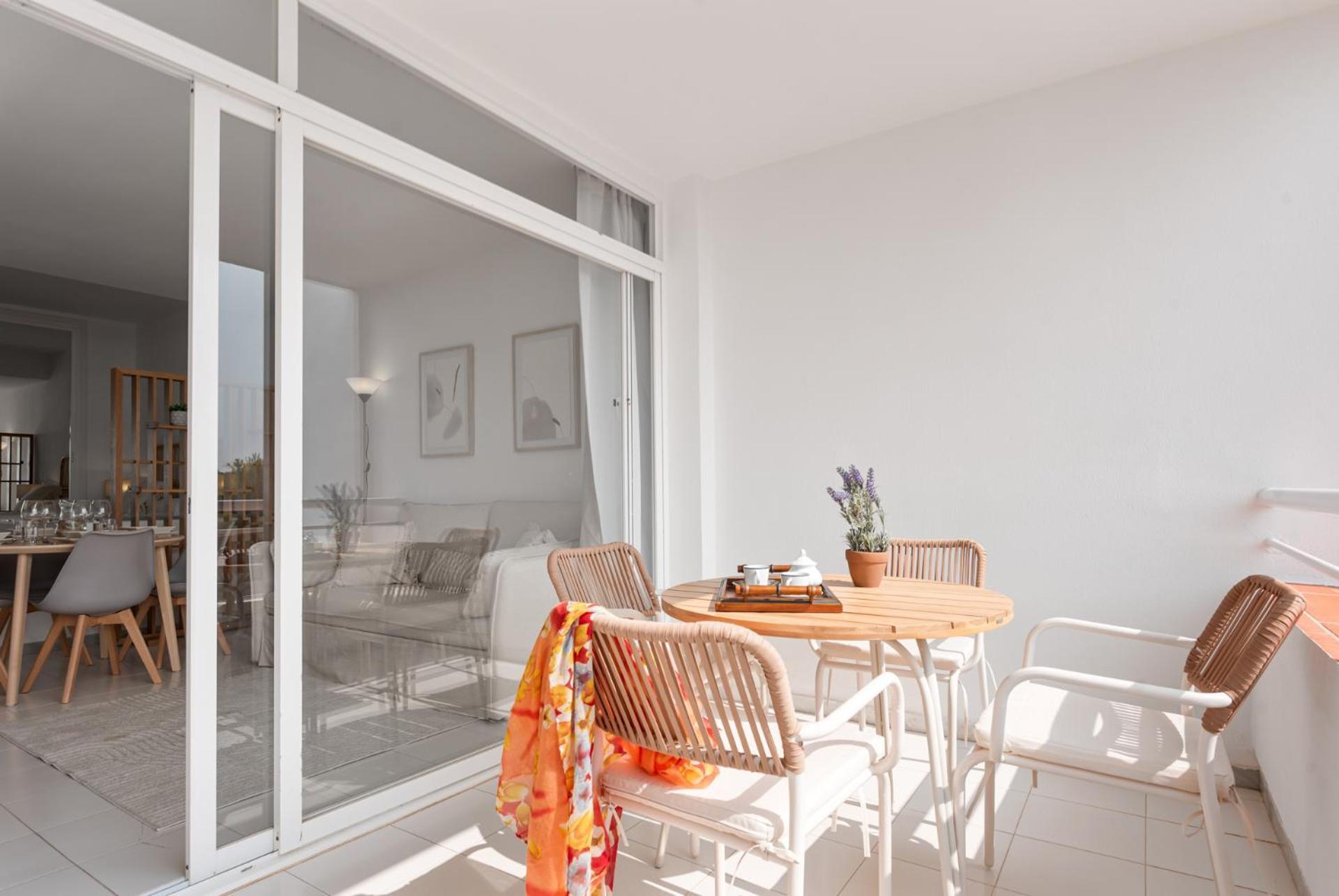 Close To The & Balcony With Sea Views Fuengirola