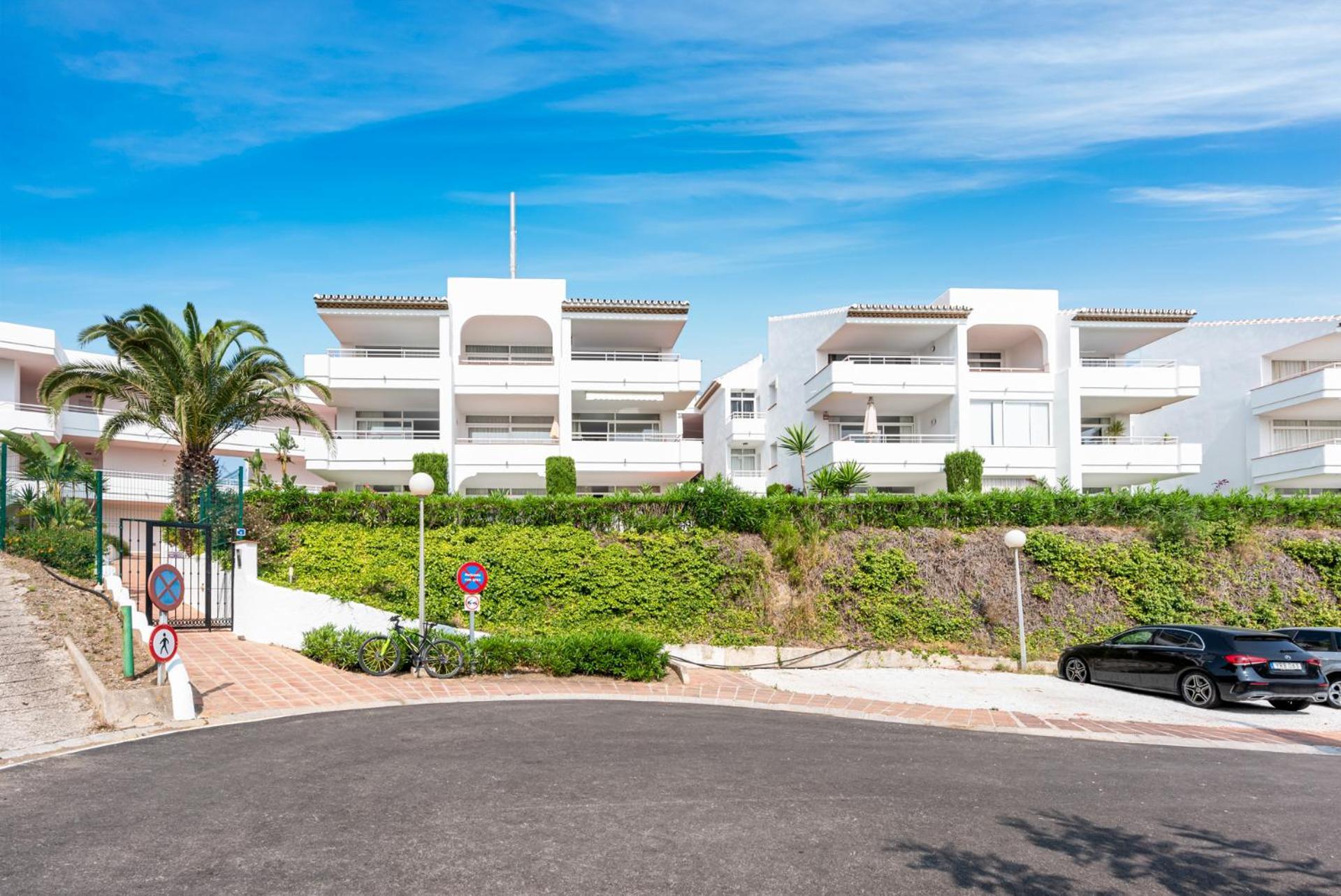 Close To The & Balcony With Sea Views *
