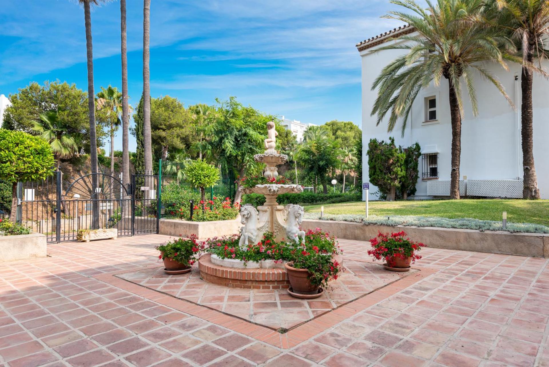 Apartment Close To The & Balcony With Sea Views Fuengirola