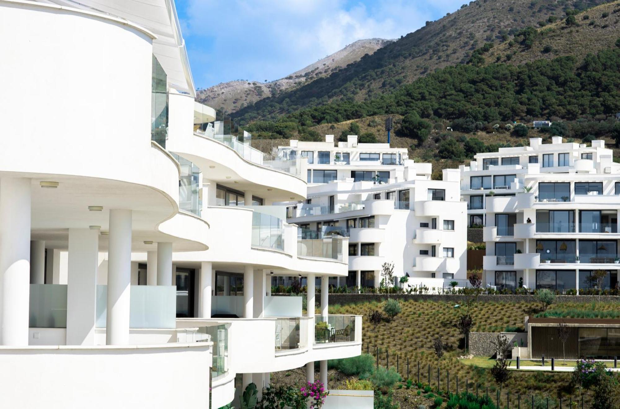 Mara's Higueron West - Like A House - 246 Square Meters Of Private Terrace & Garden - Morning And Evening Sun Fuengirola