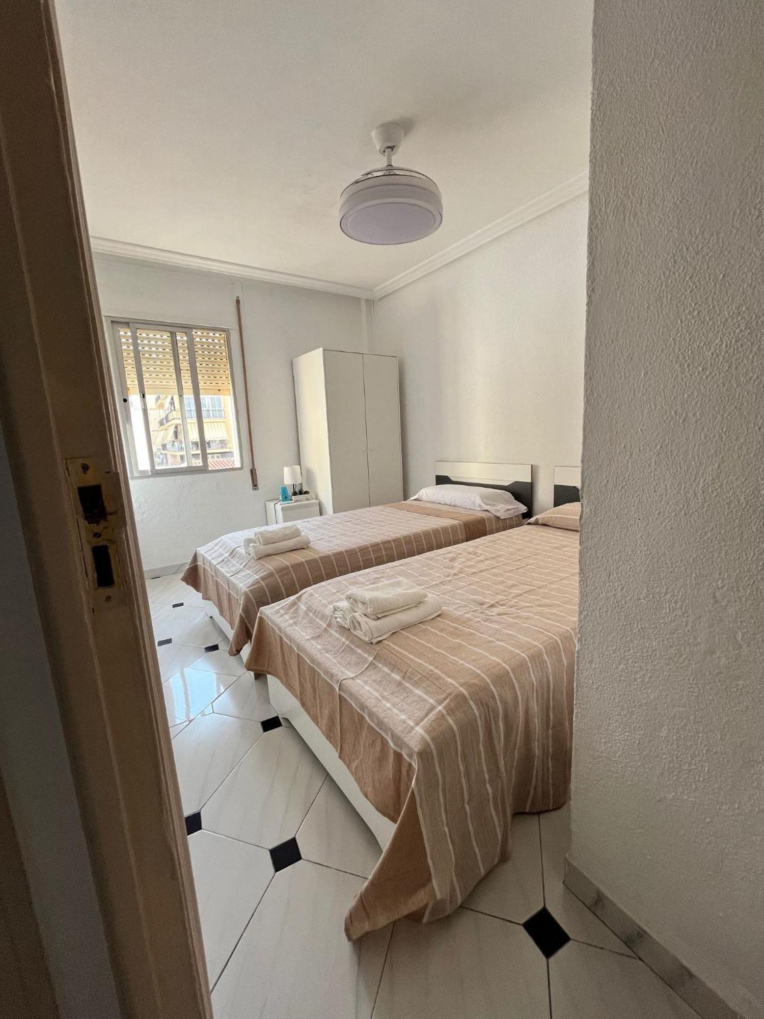 Apartment Turistico En El Centro De Fuengirola, Malaga. *