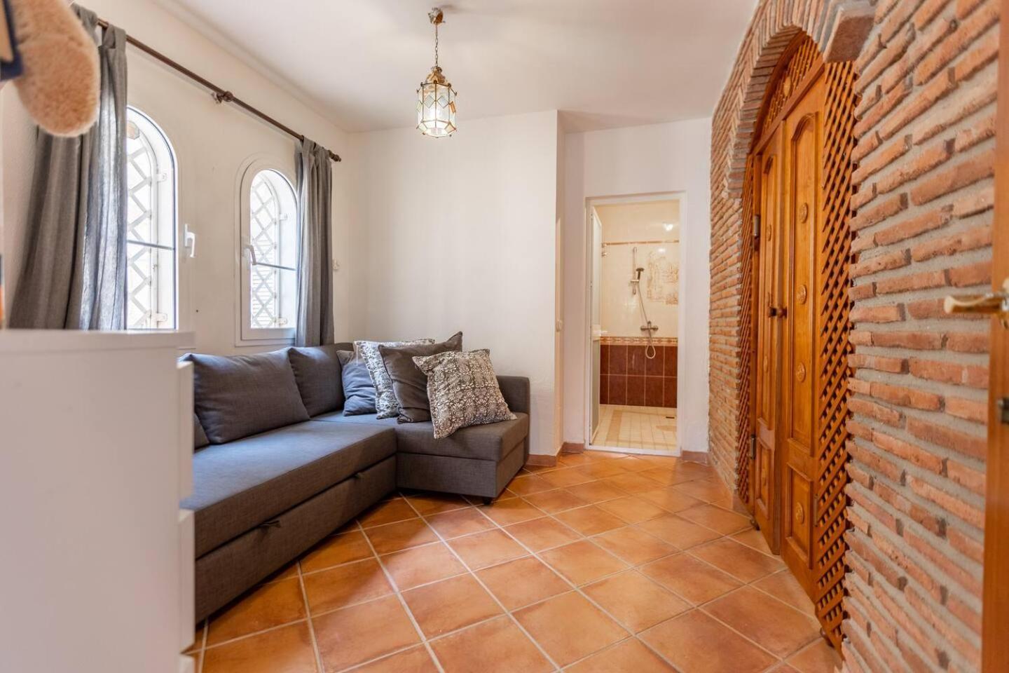 W Private Pool, Bbq And Your Own Pool Table Villa *