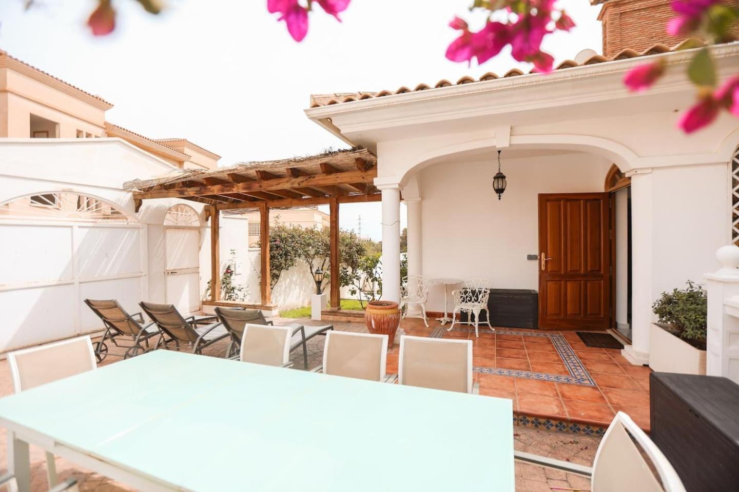 W Private Pool, Bbq And Your Own Pool Table