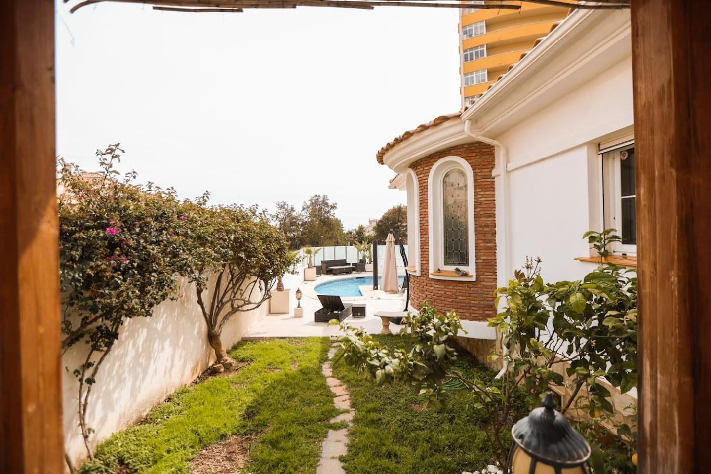 W Private Pool, Bbq And Your Own Pool Table Villa *