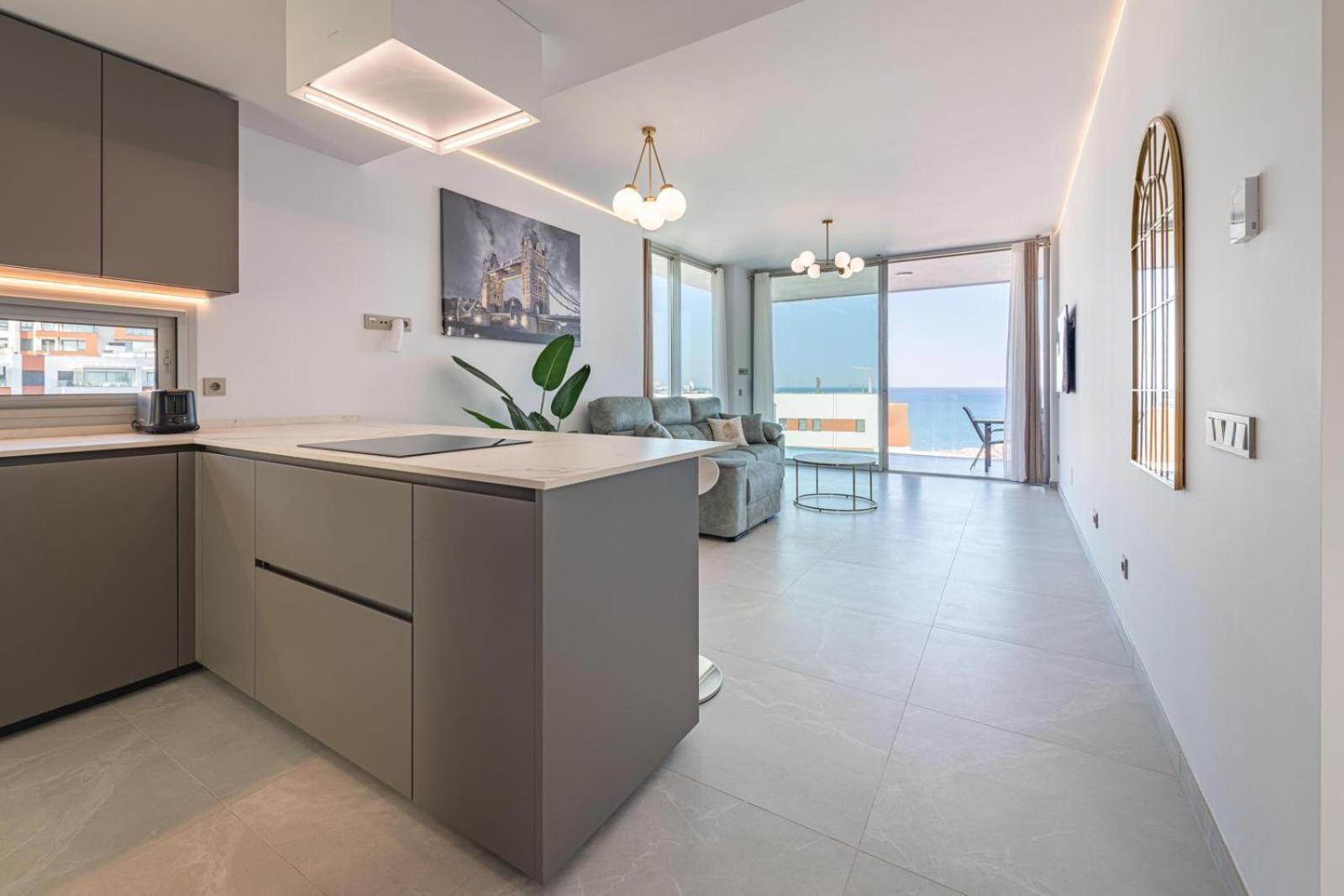 Luxury 2 Bedroom With Sea View *