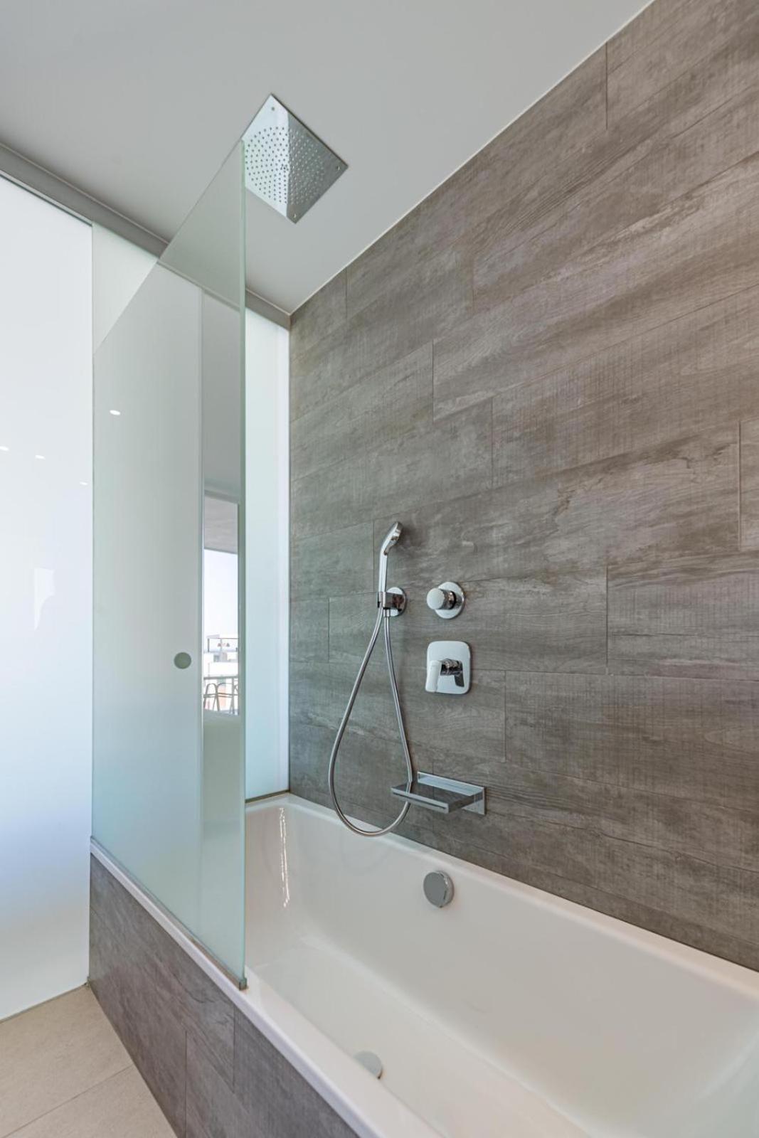 Apartment Luxury 2 Bedroom With Sea View *