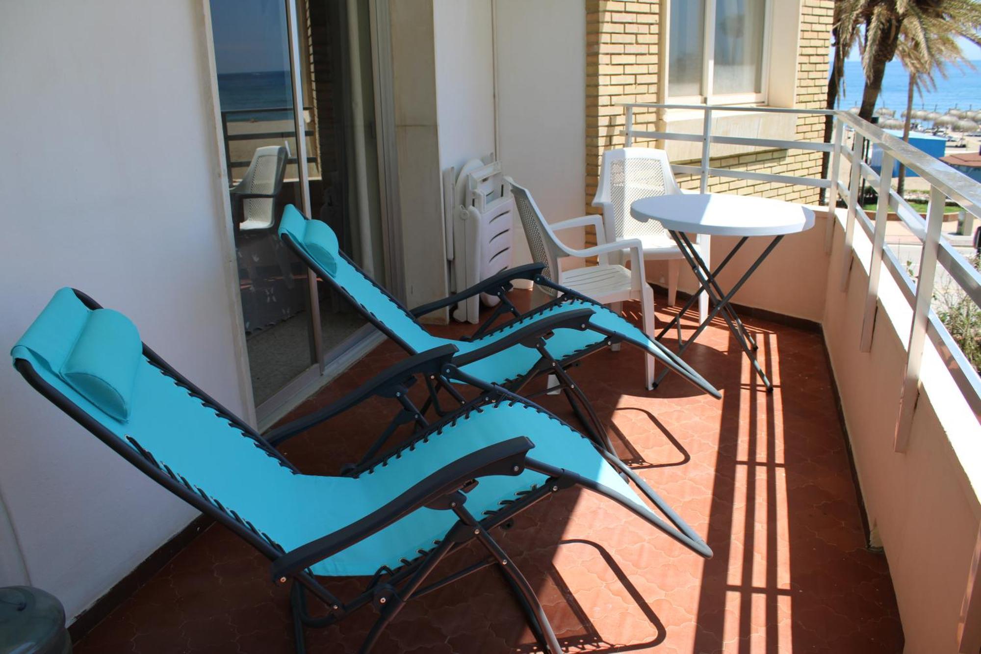 Ronda 3 Beachfront Apartment