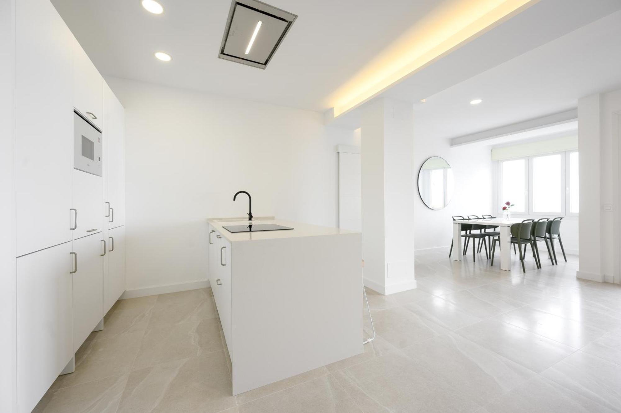 Luxury Oceanfront 3 Bedrooms & 2 Bath By 10tosea *