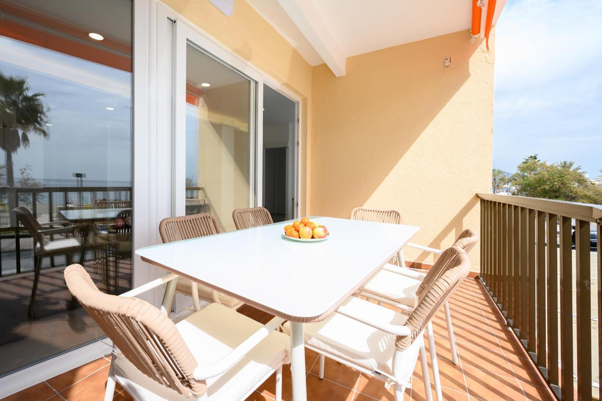 Luxury Oceanfront 3 Bedrooms & 2 Bath By 10tosea Fuengirola