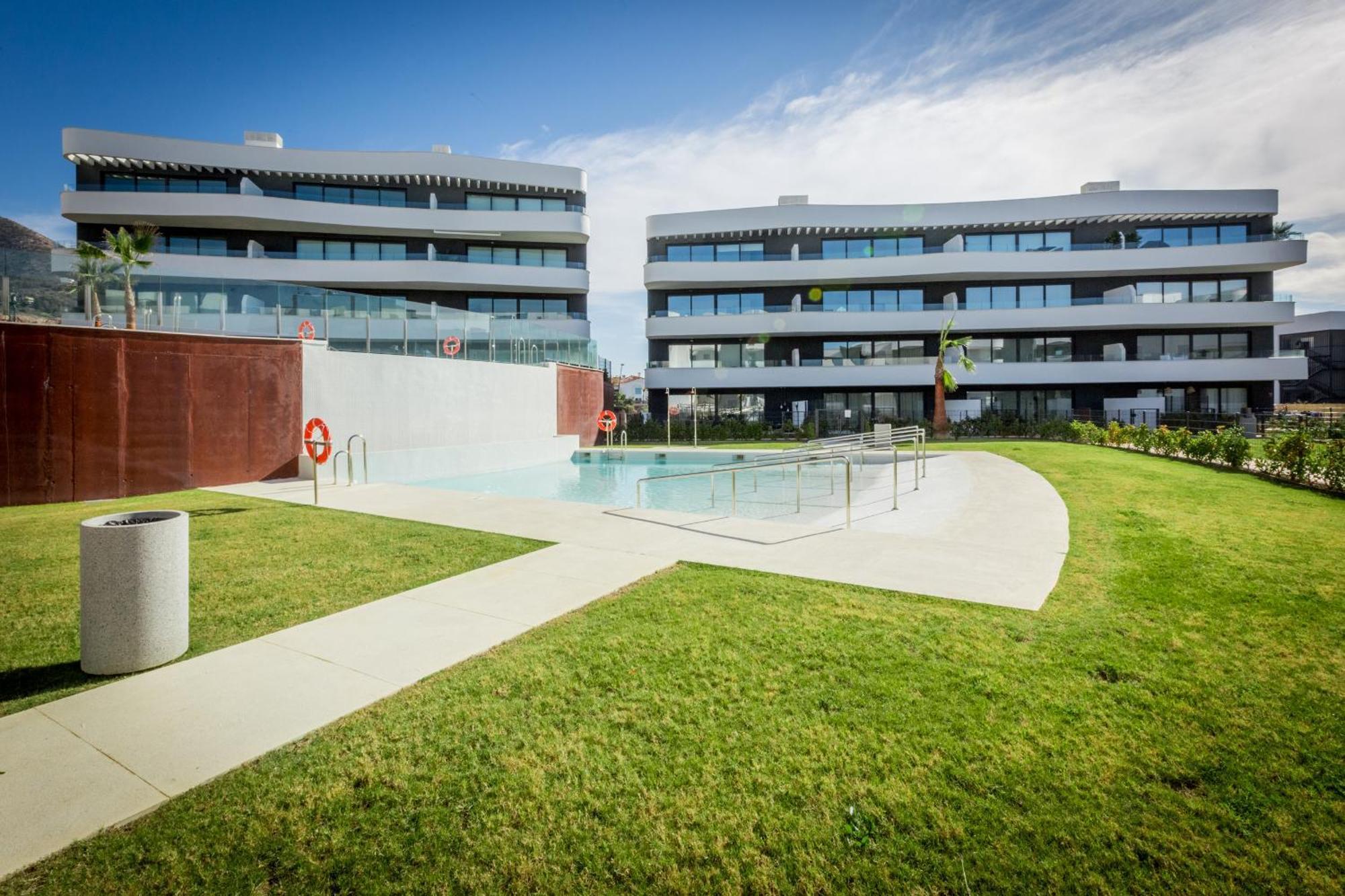 Vivi Homes - Carma Pool, Terrace, Garden & Apartment