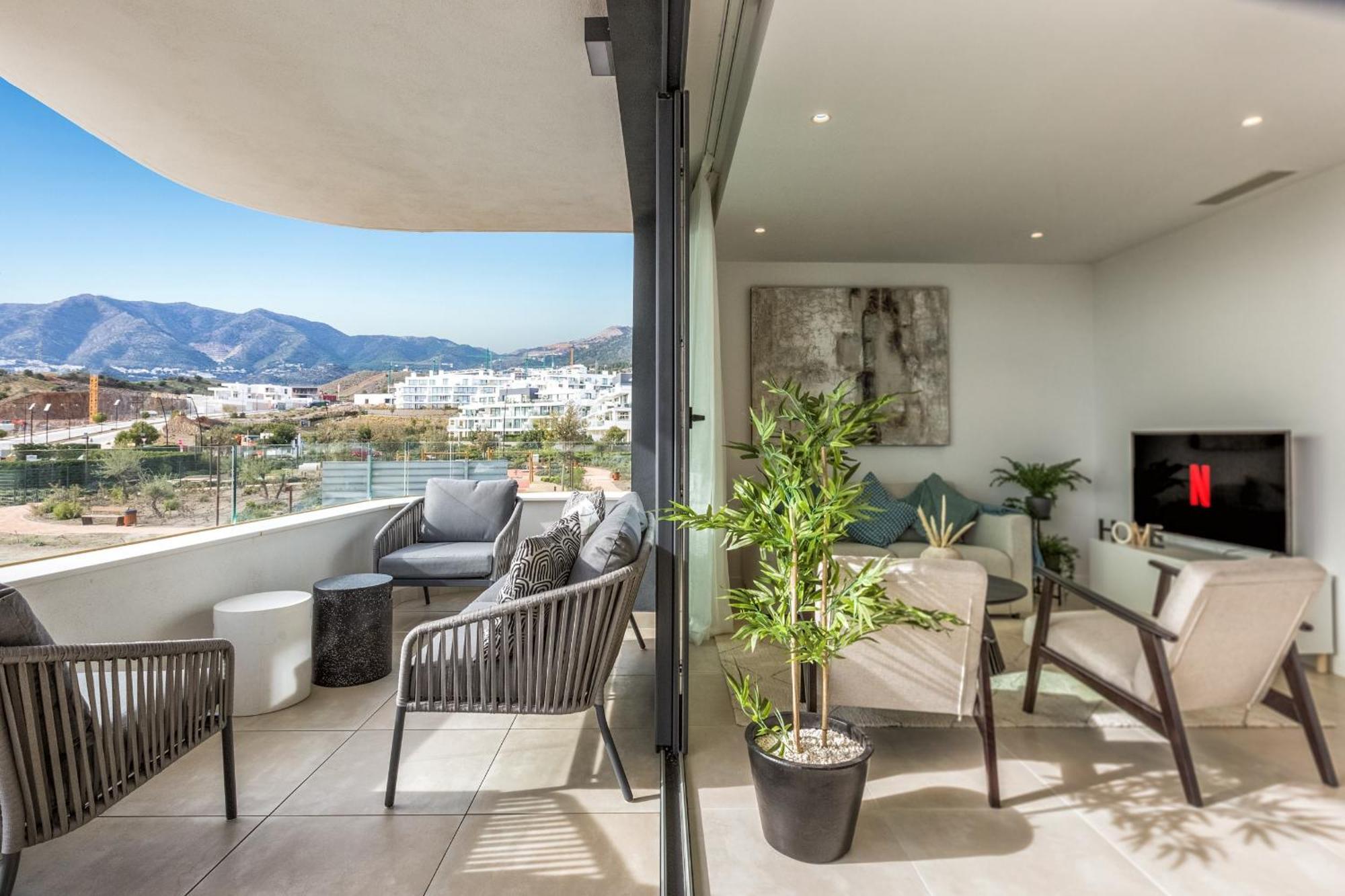 Vivi Homes - Carma Pool, Terrace, Garden & Apartment *