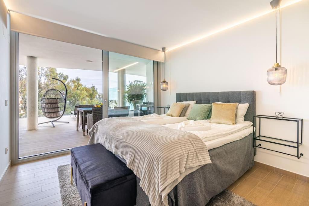 Amazing Sea View From The Comfort Of The Jacuzzi Apartment *