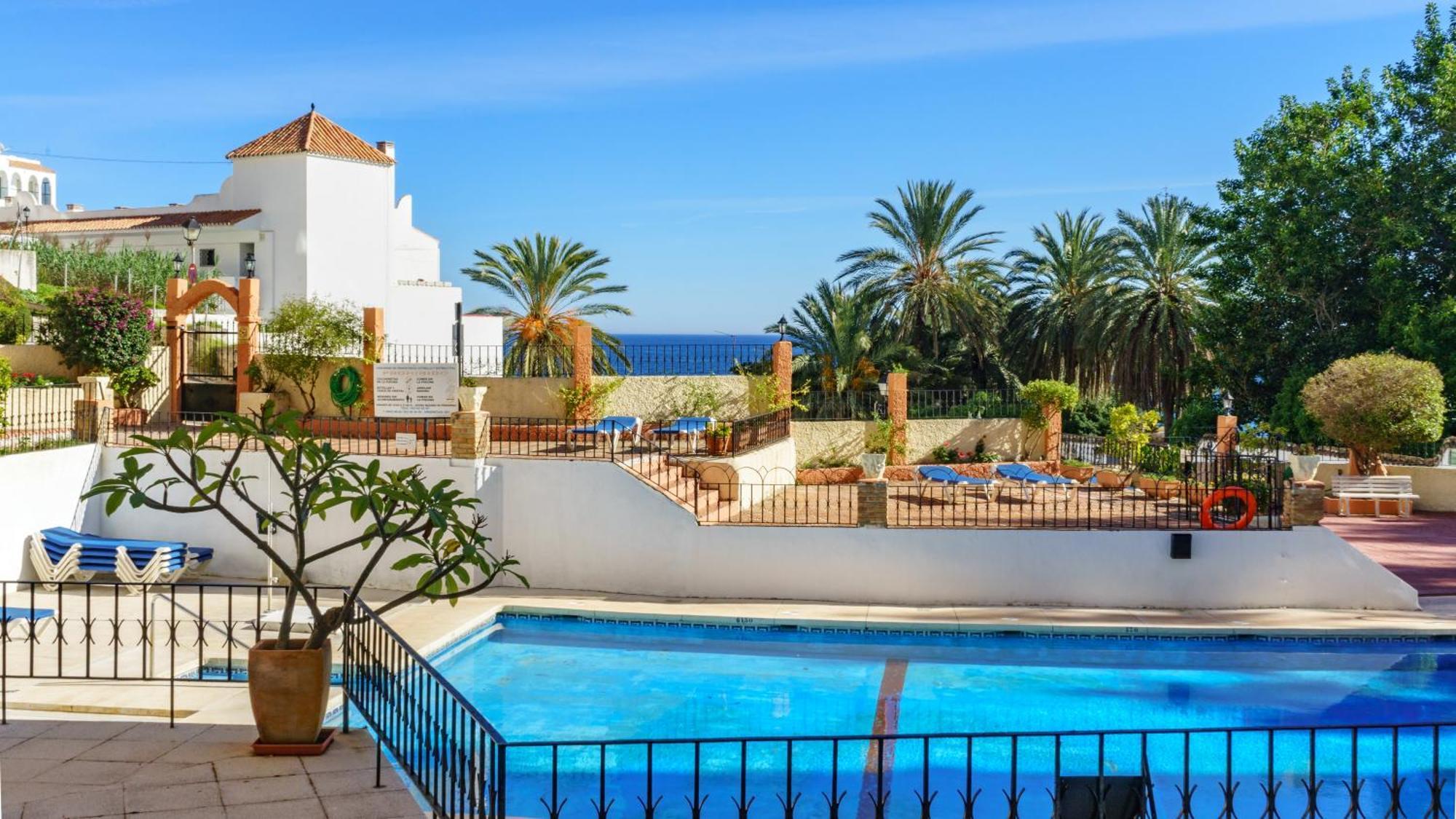 Seaside Bliss: 3 Bedroom With A View Fuengirola