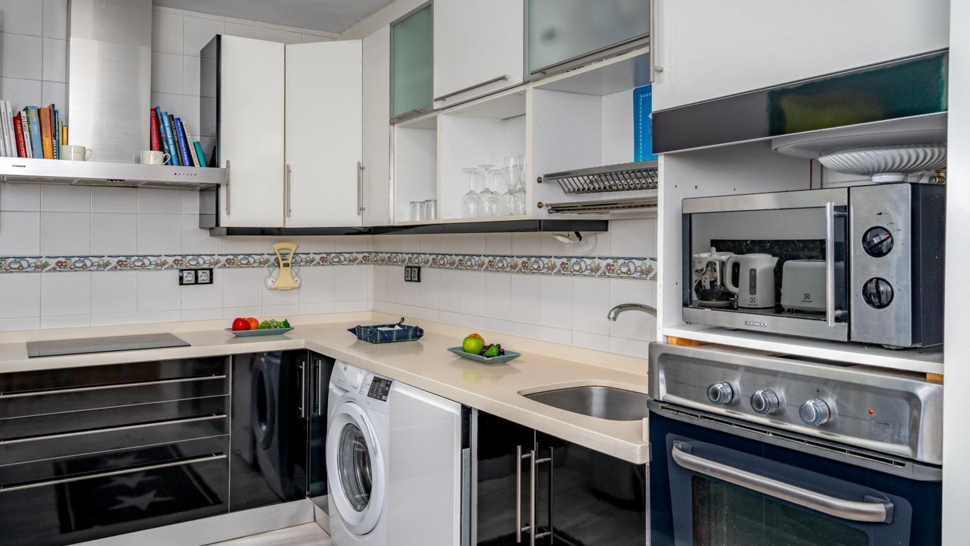 Seaside Bliss: 3 Bedroom With A View Fuengirola